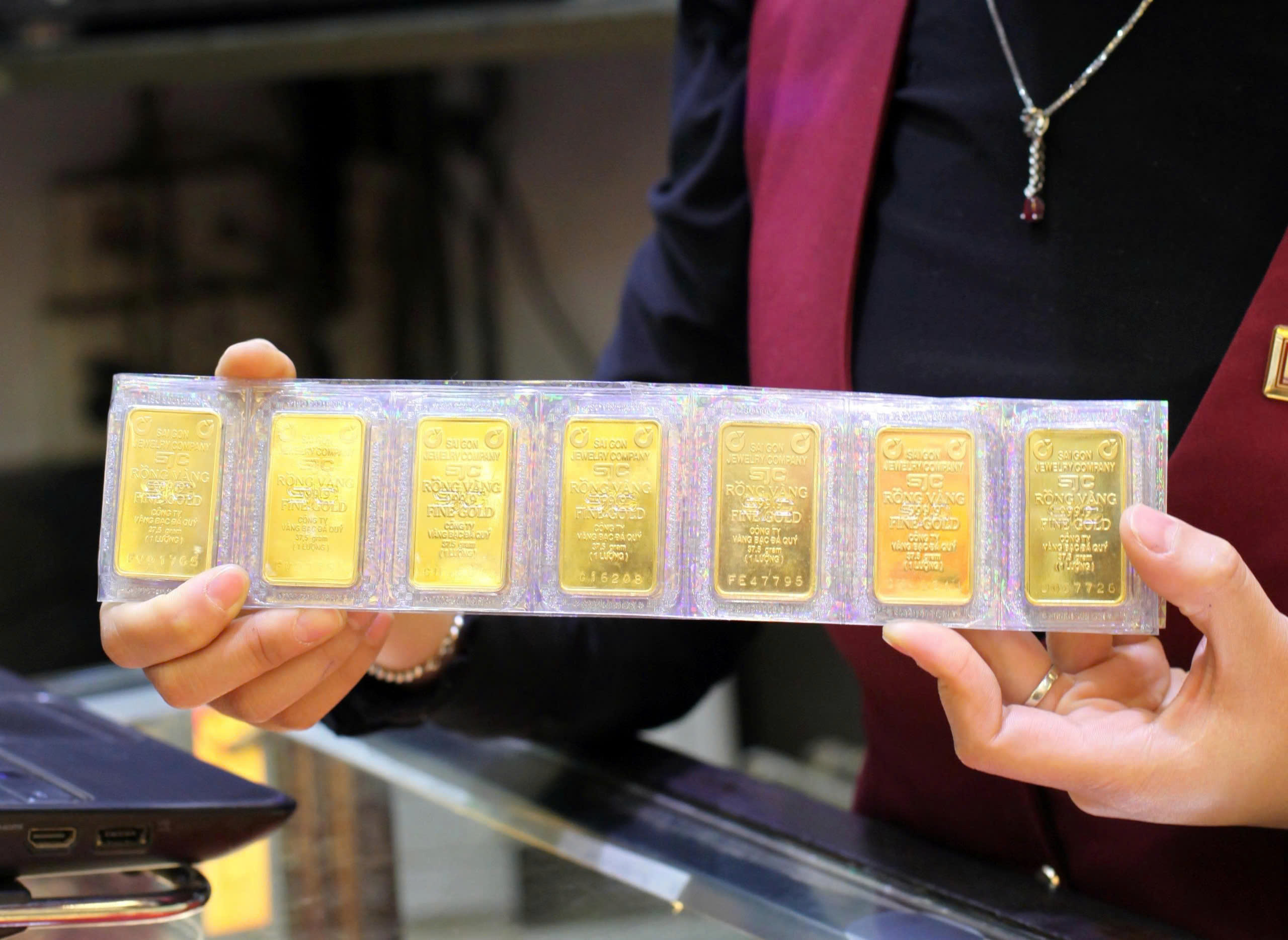 Giá vàng hôm nay 5.8.2025 Sức bật tăng giá - Tiến gần kỷ lục với nhiều biến đổi đáng chú ý