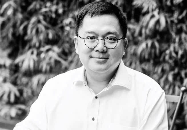 Hoàng Nam Tiến - Người Truyền Cảm Hứng Đọc Sách và Người Đối Mặt Với Thách Thức Sách Lậu Trong Kỷ Nguyên Số