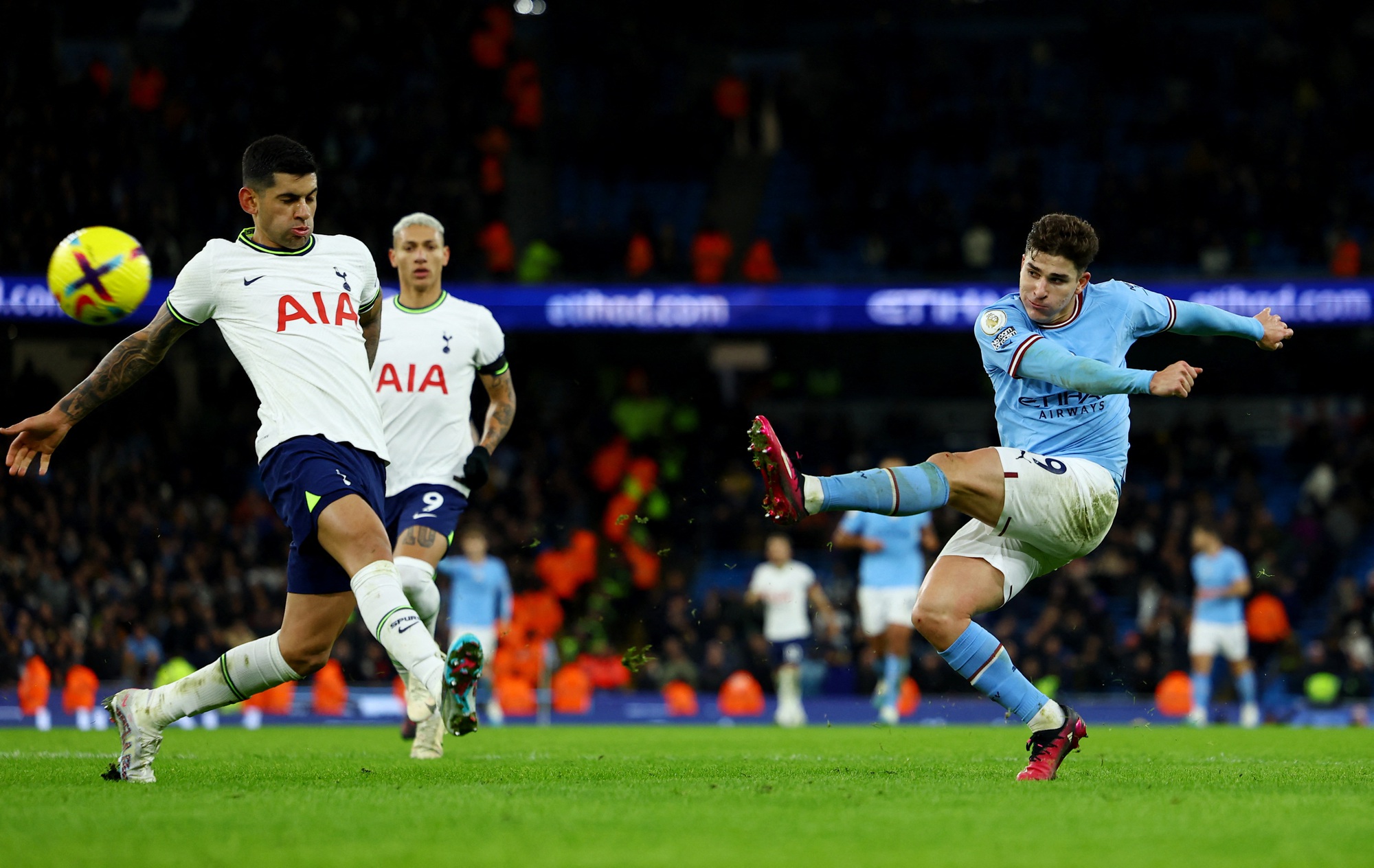 Man City đấu Tottenham – Cuộc chiến đẫm duyên nợ trong lịch sử bóng đá Anh