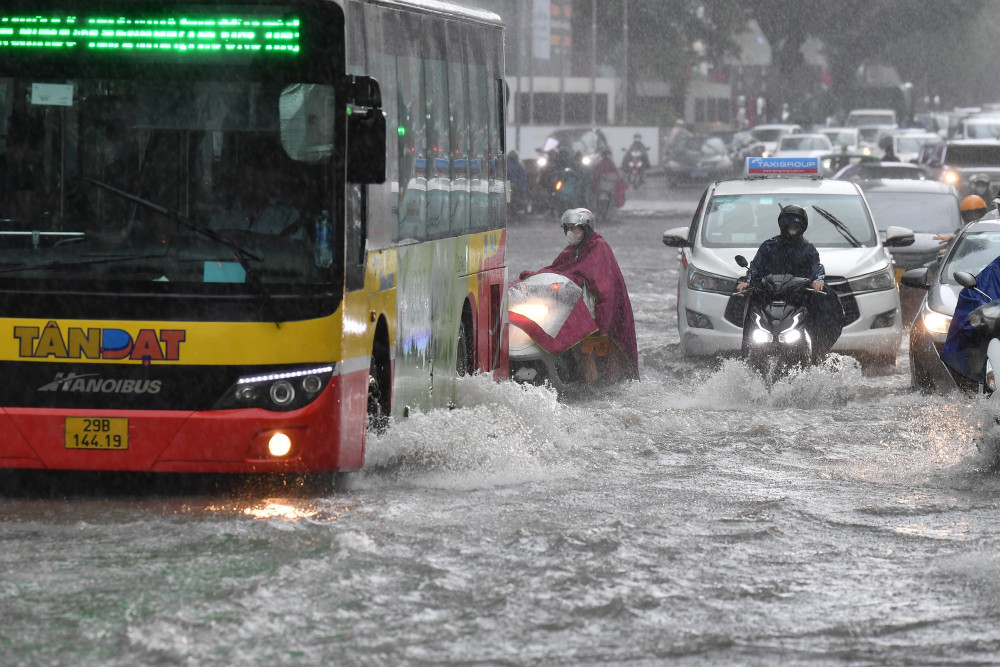 Miền Bắc trải qua những ngày biến động thời tiết Tình hình mưa dông và ảnh hưởng đến cuộc sống hàng ngày